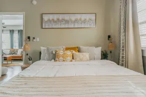 King Bed @ The MadiZEN. No Cleaning Fee! Central Midtown Location! - Image 5