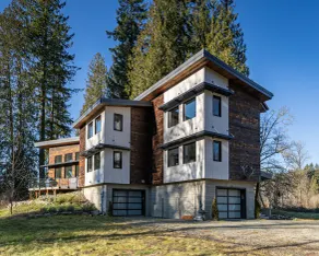 Beautiful Modern Retreat in the Woods - Image 5