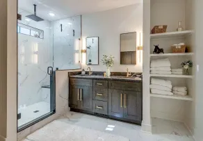 *Main&Broad* Elegant 4 bedroom Downtown w/parking - Image 4