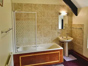 5 bedroom accommodation in Uploders, Bridport - Image 2