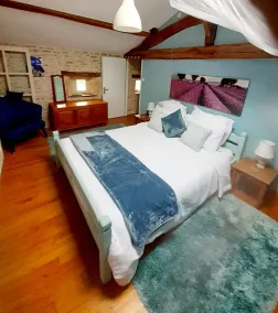 Delightful property, large garden, heated pool, great place for a family holiday - Image 5