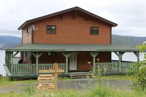 Estilo Entrar Hogar rústico con vistas a la bahía de Bonne y Gros Morne Mountain. - Image 4