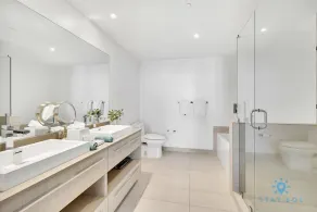 Luxury Condo with Jacuzzi and Amenities - Image 2