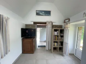 Gîte tout équipé, Grand espace extérieur, Piscine, Plage à 400 mètres. - Image 2