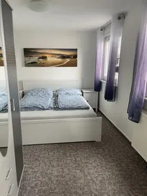Bela casa de férias na água com seu próprio cais - Image 4