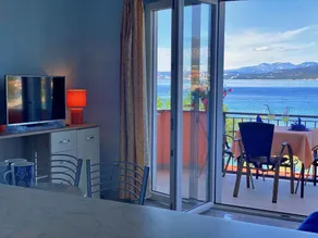 Holiday apartment by the sea with balcony - Image 5