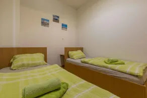 Holiday apartment with air conditioning and washing machine - Image 4