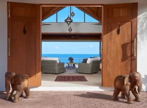 Timbuktu is a luxury 5 bedroom villa with stunning seaviews on the sea. - Image 4