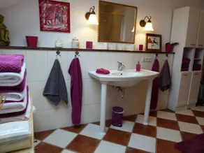 large non-smoking apartment for 2-4 people, unobstructed mountain views - Image 3