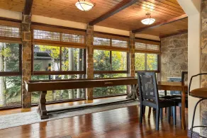 Private Hot Tub, Luxurious & Large with 3 Living Rooms, Convenient to Free Bus - Image 5