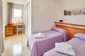 APPARTEMENT (3 ADULTES + 2 ENFANTS) VUE SUR LA RUE - Image 4