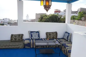 Calm hostel with ocean view - Image 2