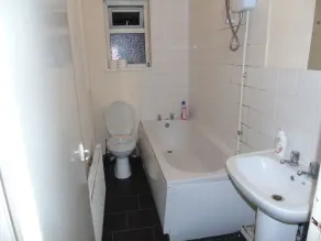Lovely 2-Bed House in Bolton Greater Manchester - Image 3