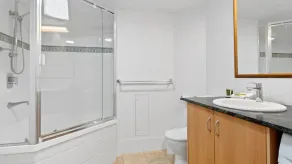 Beachfront Mooloolaba Apartment- 7th Floor in the Landmark Resort - Image 4