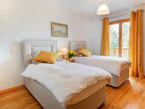 Yta: ca 160 m² Vardagsrum med soffa, vedspis. 3 sovrum med dubbelsäng - Image 5