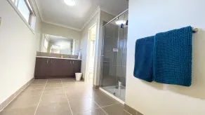 Spacious Villa 7BRM 5-bathroom House Point Cook Double Storey - Image 2