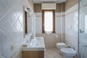 GuestHost - Cozy apartment of 65 sqm located on the ground floor of a building WITHOUT a lift (steps to access), can accommodate up to 4 people. The accommodation is located in an area served by all the main services: bars, restaurants, supermarkets and  - Image 3