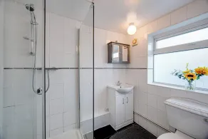 Gilling Villa Remarkable 4-bed House in Gillingham - Image 3