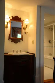Hobbit Hollow House, en århundrade Colonial Revival Farmhouse - Image 3