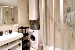 Graz central Penthouse Style Apt - Image 3
