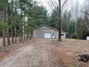 Barn House with Inside Boat Parking - Image 5