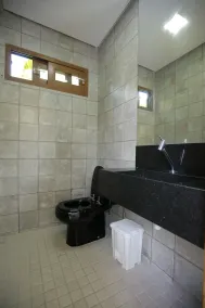 Casa de luxo, 4 suítes, condomínio alto padrão, pertinho da praia! - Image 4