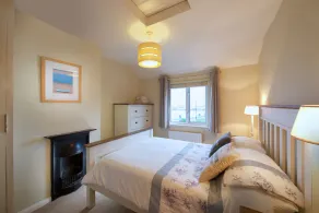 Stunning Waterside 2 Bedroom House in Poole - Image 3
