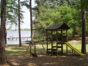 Frankston Home w / Deck & Fishing on Palestina Lake! - Image 4