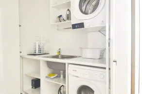 This apartment is a 2 bedroom(s), 1 bathrooms, located in Fremantle, WA. - Image 2