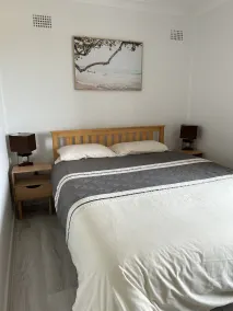 Caves Beach Holiday House - Image 5