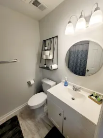 Exceptional Studio in CHS! Quiet Cozy with Onsite Parking/Washer/Dryer & HS Wifi - Image 2