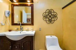 Sunrise 30, beautiful Condo In the Heart of Town - Image 3