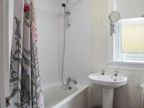 3 bedroom accommodation in Lochgelly - Image 2
