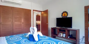 Private balcony overlooking the pool, peaceful apartment with great amenities - Image 4