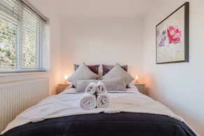 Corner House - Bright 2 Bed in Cheltenham - Image 5