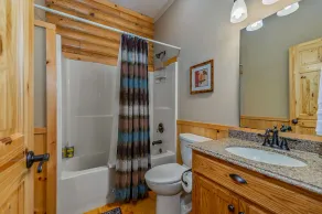 Nature's Den | Pet-Friendly, Mountaintop Cabin in Columbus - Image 4