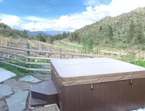 Roundhouse Ridge - Vineyard, Hot Tub and Acreage to Explore! - Image 2