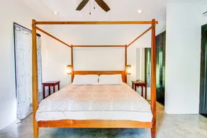 Penthouse with balcony, private hot tub, full kitchen, great location - Image 5