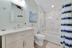 Cozy Beach Cottage with Sauna & Spacious Backyard just 5mins from the Beach - Image 5