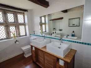 Y FFERM, pet friendly, character holiday cottage in Pontblyddyn - Image 4