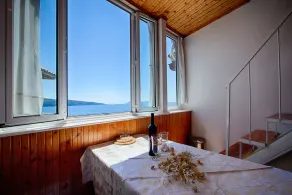 Mira Sea Front Guesthouse - Image 5