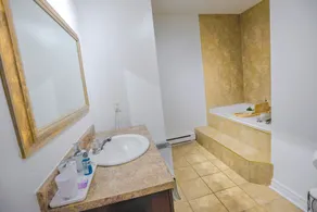 Lacay Apartement - Modern 1 or 2 bedrooms unit - Image 4