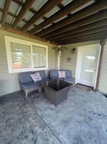Light, bright & clean, studio guest suite with private entrance and hot tub! - Image 3