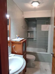 Apartment with sea views - Image 2