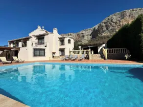 Chalet amplio con piscina privada y gran cocina al aire libre - Image 3