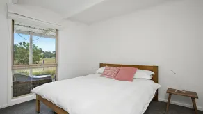 Serene Lonsdale Getaway - Image 3