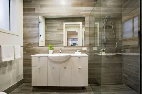 Relaxed living in luxury surrounds. - Image 3