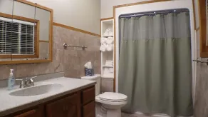 Spacious getaway nestled between two beautiful lakes! - Image 3