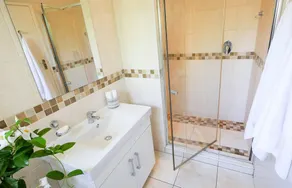 Private Spacious Cottage in Victoria Falls - Image 2