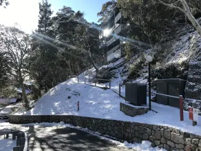 Penthouse two level Apartment with Mountain Views - Image 3